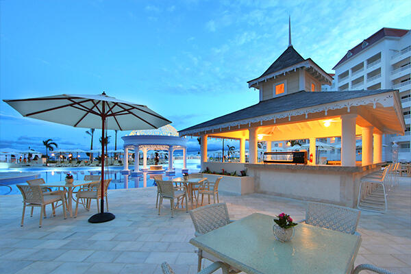 La Isla Pool Bar -